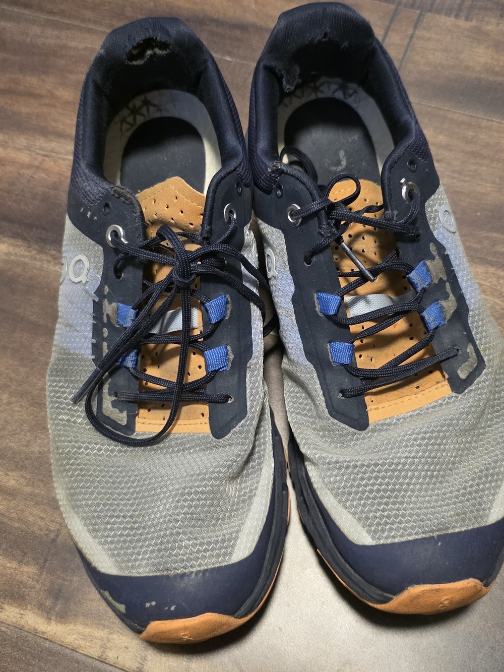 On Cloud Navy and Gray Athletic Sneakers